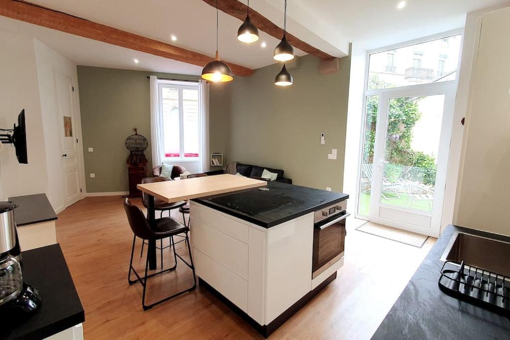 Classe 4 Etoiles - Cybele - Centre Ville 2 Chambres, Cour Privative Et Garage Βιέν Εξωτερικό φωτογραφία